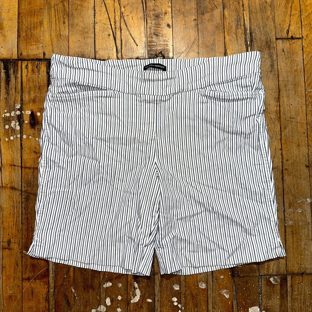 Hilary Radley Bermuda Shorts‎ Women's XL Black White Stripe Stretch Pull On